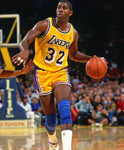 发球迷津津 发球迷津津