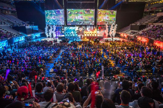 强劲滚地 强劲滚地